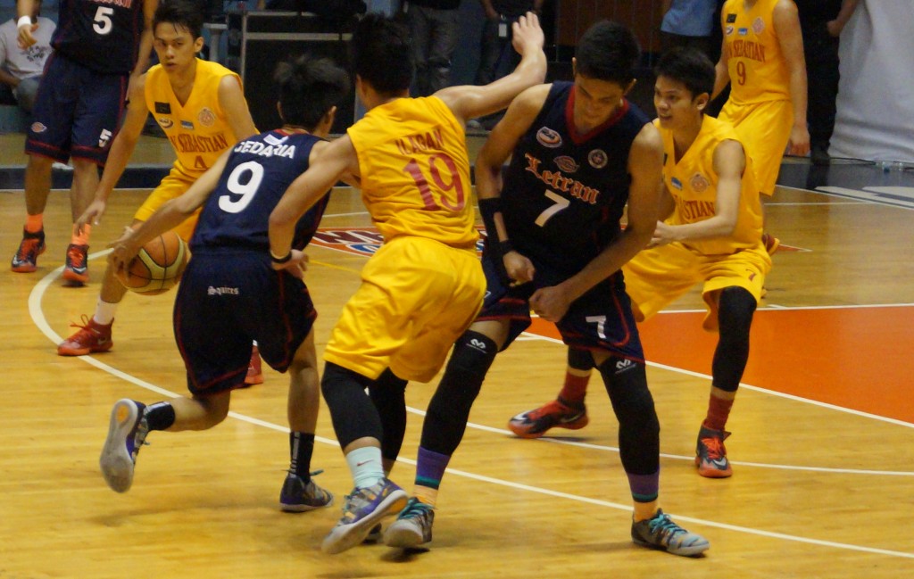 Regille Ilagan pierces through the pick-and-roll play of the squires.